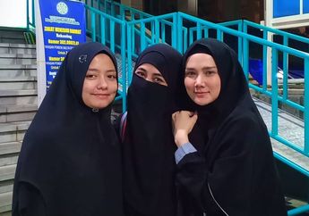 Berita Terpopuler: Umi Pipik Lakukan Itikaf Bersama Mulan Jameela Hingga Komandan Waria Palembang Dihabisi Kekasihnya Hingga Tewas