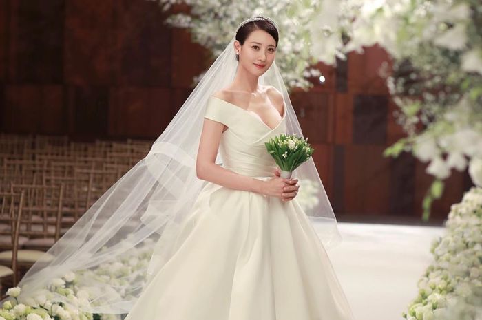 Claudia Kim bisnis sukses wanita pengusaha