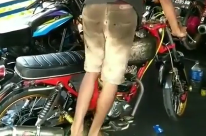 430 Koleksi Gambar Romantis Sepeda Cb Gratis