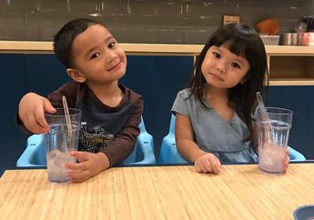 Sok Cuek saat Dipeluk Gempi, Rafathar Justru Bikin Gemas!