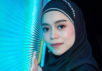 Gaya Hijab Berbeda Lesti Kejora, Pakai Turban Sambil Tenteng Tas Ratusan Juta Rupiah, Cocok Nggak Nih?