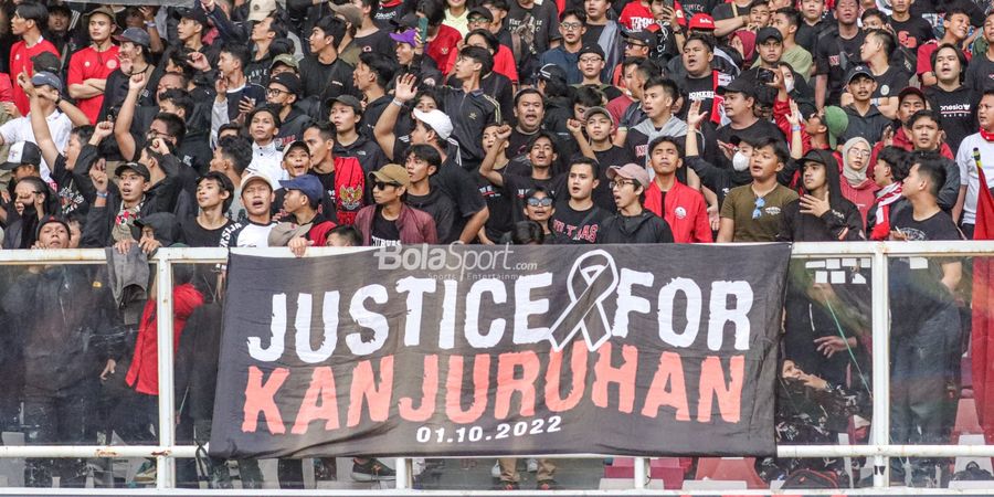 Liga 1 - Moment of Silence Madura United Vs Borneo FC Setahun Tragedi Kanjuruhan