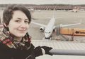 Jatuh Cinta Pada Pandangan Pertama, Cewek Ini Berharap Bisa Nikahi Pesawat Boeing 737-800