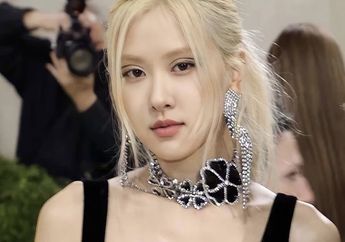 Hadiri Met Gala, Rose BLACKPINK Tampil Stunning Pakai Dress YSL!