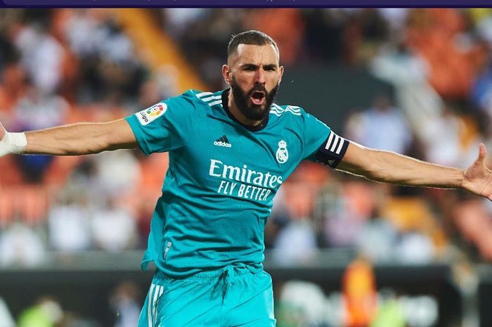 Bintang Real Madrid, Karim Benzema, merayakan gol ke gawang Valencia dalam lanjutan Liga Spanyol pekan kelima, Minggu (19/9/2021) atau Senin dini hari WIB.
