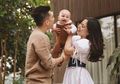 Terlalu Cinta Suami, Selebgram Ini Pasang Wajah Suami di Pakaiannya