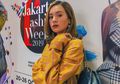 Gaya Stylish Beby Tsabina Kenakan Celana Pendek Saat Hadiri Jakarta Fashion Week 2019