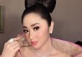 Berniat Menolong, Dewi Perssik Malah Menjadi Korban Penipuan ART yang Baru Bekerja Padanya
