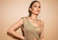Disebut Mirip Angelina Jolie, Intip Tampilan Cinta Laura Dengan Crop Top Pamer Tubuh Langsing yang Jadi Sorotan!