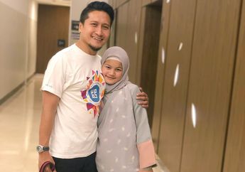 Santunnya 5 Outfit Hijab Pastel ala Anak Arie Untung, Kayla Aeeshya