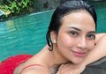 Dikabarkan Hamil Lagi, Lihat Penampilan Seksi Vanessa Angel Pamer Perut Buncit saat Pakai Baju Renang