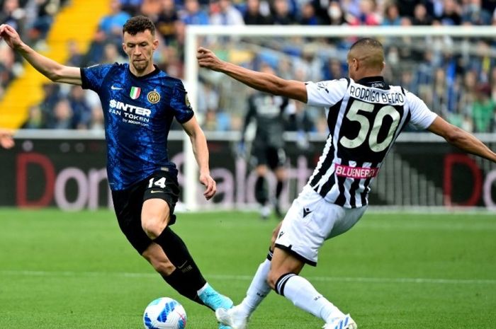 Aksi bintang Inter Milan, Ivan Perisic, dalam laga di kandang Udinese pada Minggu (1/4/2022).
