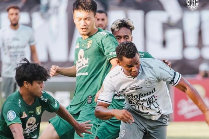 Laga pekan kedelapan Liga 1 2022/2023 antara Persebaya Surabaya vs Bali United digelar di Stadion Gelora Bung Tomo (GBT), Surabaya, Jawa Timur, Jumat (2/9/2022).