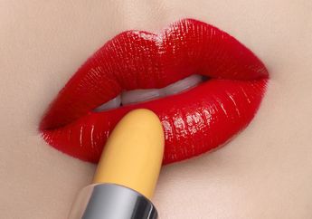 Jangan Harap Tahan Lama Kalau 5 Kesalahan Pakai Lipstik Ini Masih Sering Kita Lakukan!