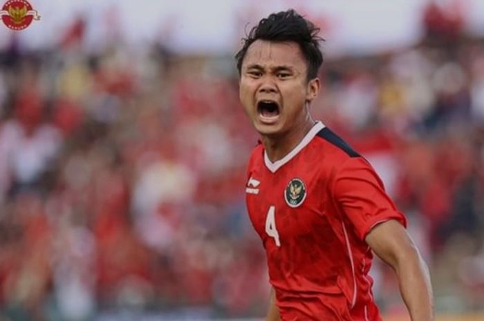 Pemain timnas U-22 Indonesia, Komang Teguh mencetak gol ke gawang Vietnam pada laga semifinal SEA Games 2023.