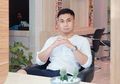 Raditya Dika Unggah Foto Bersama Keluarga, Warganet Salah Fokus pada Sosok Ini