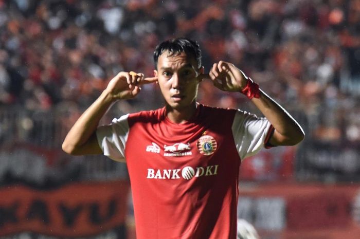 Selebrasi Novri Setiawan setelah mencetak dua gol ke gawang Borneo FC pada partai Piala Presiden 2019.