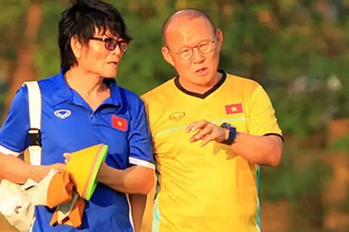 Mantan pelatih Vietnam Park Hang-seo bersama Dokter Tim Vietnam Choi Ju-young