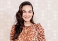 Pamer Kaki Putih Mulus, Intip Penampilan Seksi Luna Maya Kenakan Dress Super Mini Curi Perhatian