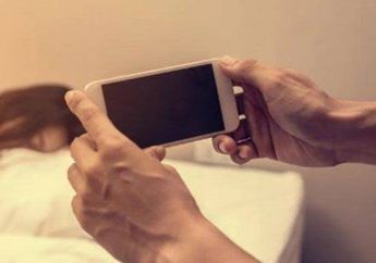 Plot Twist Banget! Maksud Hati Nonton Video Bokep Demi Jadi Pelampiasan Nafsu Seks, Pria Ini Terkejut Saat Tahu Pemeran Adegan Menggairahkan Tersebut Adalah Istrinya yang Tak Pulang-pulang