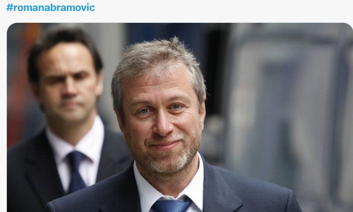 Pemilik Chelsea, Roman Abramovich (depan).