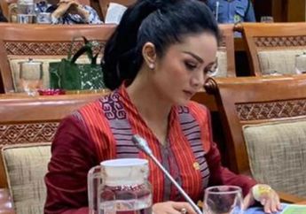 Isi Kegiatan Main Bareng Anak di Rumah aja, Krisdayanti Bagikan Keseruan Suami dan Anak Bermain Badminton