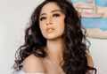 Biasa Tampil Seksi, Kini Dewi Perssik Tampil Beda Kenakan Dress Hijab Santun, Bikin Pangling Banget?