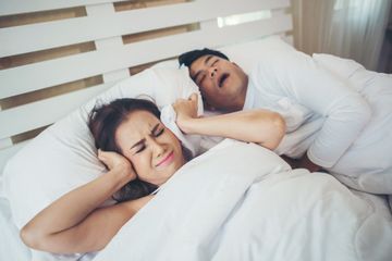 Berikan Bola Tenis pada Tukang Ngorok! Niscaya Tidur Nyaman Tak Tergganggu