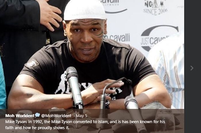 Legenda tinju kelas berat dunia, Mike Tyson yang memeluk agama Islam.