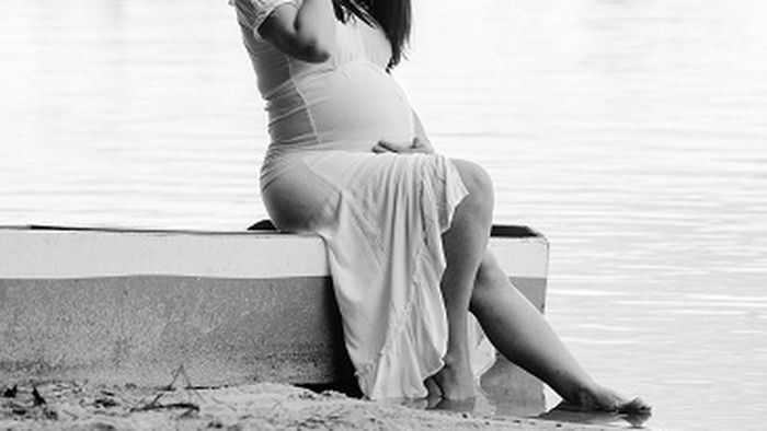 Pembengkakan kaki jadi ciri-ciri hamil trimester 2, begini cara mengatasinya