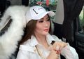 Inul Daratista Pamer Tas dan Sepatu Branded Mewah Keluaran Terbaru Saat Bersantai di VIP Lounge Bandara