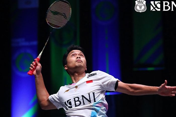 Aksi tunggal putra Indonesia, Anthony Sinisuka Ginting, saat tampil pada perempat final All England Open 2024 di Birmingham, Inggris, 15 Maret 2024.