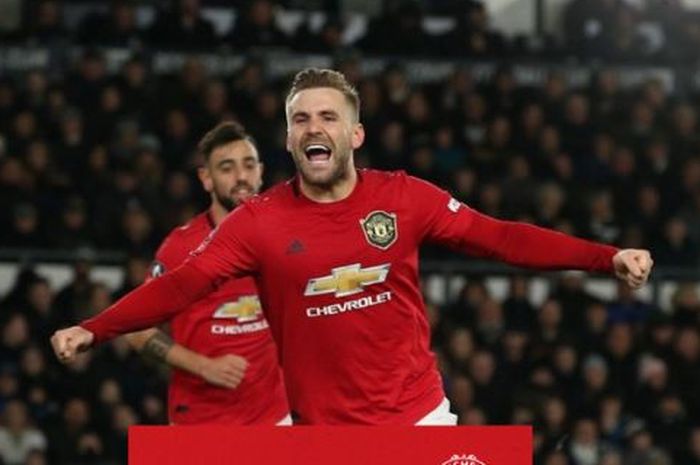 Bek kiri Manchester United, Luke Shaw, merayakan gol yang dicetak ke gawang Derby County dalam laga babak 16 besar Piala FA di Stadion Pride Park, Kamis (5/3/2020)