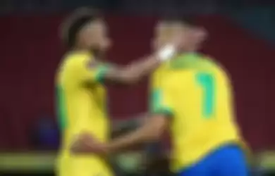 Dua bintang timnas Brasil, Neymar dan Richarlison, melakukan selebrasi usai menjebol gawang ekuador dalam Kualifikasi Piala Dunia 2022.