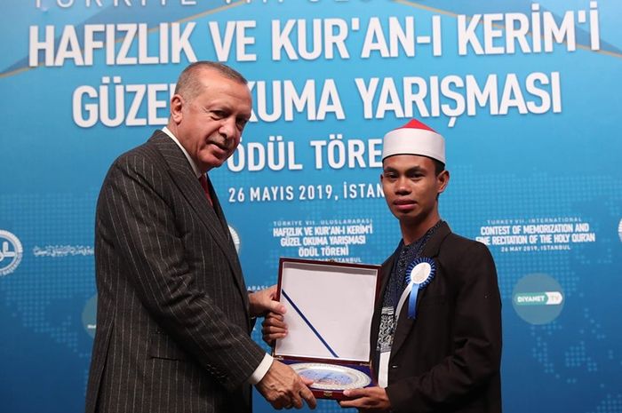 Syamsuri Firdaus, Anak Kuli Batu Bata Juarai 1 MTQ Internasional di Istanbul yang Terima Hadiah Umroh dan Bertemu Langsung dengan Presiden Turki