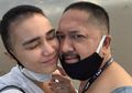 Suami Idaman! Feby Febiola Idap Kista Ovarium hingga Terpaksa Potong Rambut Botak, Ini Janji Franky Sihombing