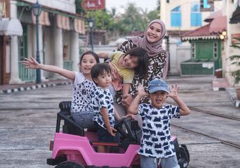 Anaknya Cuci Tangan Pakai Air Dispenser, Komentar Zaskia Adya Mecca Bikin Netizen Ngakak: Kamu Bukan Rafathar atau Gempi, Bapakmu Udah Nggak Syuting Dua Bulan!