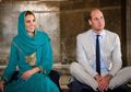 Tampil Anggun dengan Kerudung, Kate Middleton Bertemu Tokoh Agama di Masjid Bicarakan Kerukunan Agama