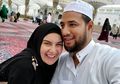 Jadi Bumil Lagi, Irish Bella Tampil Santun dengan Gamis Batik yang Couple dengan Suami
