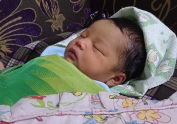 Berperan Sama dengan Moms, Ini Dia Beberapa Hal yang Dads Harus Lakukan Saat Si Kecil Sakit Flu