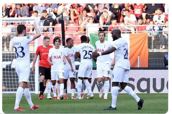 Tottenham Hotspur hanya bisa meraih hasil imbang dengan skor 2-2 ketika menghadapi Rennes di matchday 1 Grup G UEFA Conference League 2021-2022.