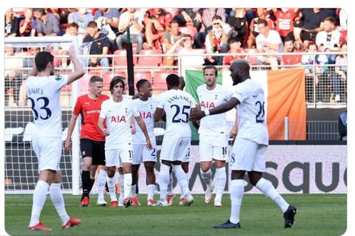 Tottenham Hotspur hanya bisa meraih hasil imbang dengan skor 2-2 ketika menghadapi Rennes di matchday 1 Grup G UEFA Conference League 2021-2022.