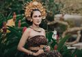 Pamer Cincin, Luna Maya Beri Sinyal Akan Ada Sesuatu 26 Agustus Nanti