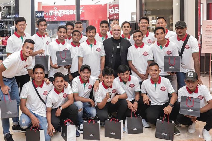 Pulang dengan Gelar Juara, Timnas U22 Indonesia Ditraktir Jam Tangan dari Suami Maia Estianty Pulang dengan Gelar Juara, Timnas U22 Indonesia Ditraktir Jam Tangan dari Suami Maia Estianty