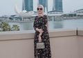 Tampilan Santun & Ayu Buat Hijaber dengan 4 Floral Dress ala Mega Iskanti