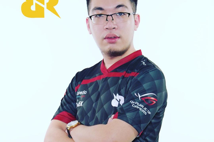 RRQ Rooster aka Apang, the best Midlaner in RRQ Mobile Legends division