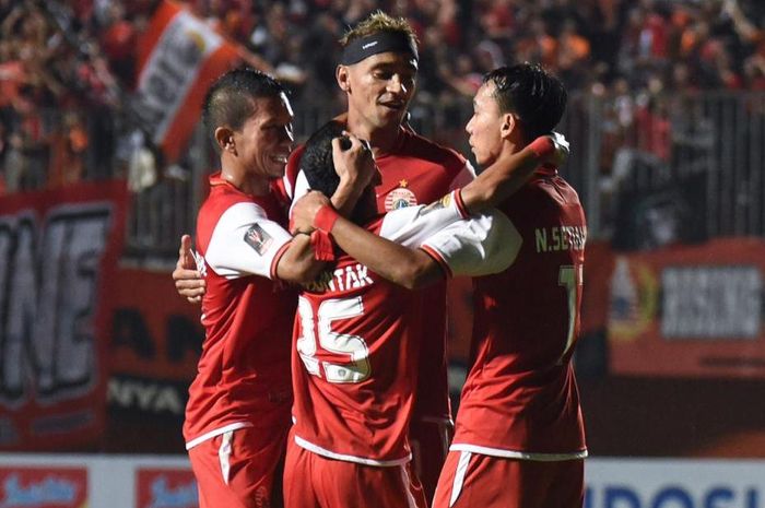 Pemain Persija Jakarta merayakan gol melawan Borneo FC. Jawara Liga 1 Ini Akan Bertanding Melawan Juara Liga 2 2018, PSS Sleman, di Partai Pamungkas Grup D Piala Presiden 2019