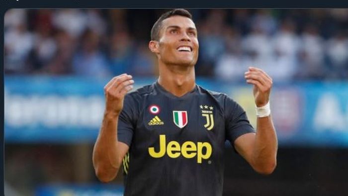 Ekspresi penyerang Juventus, Cristiano Ronaldo saat gagal membobol gawang Chievo Verona di Liga Italia 2018-2019.