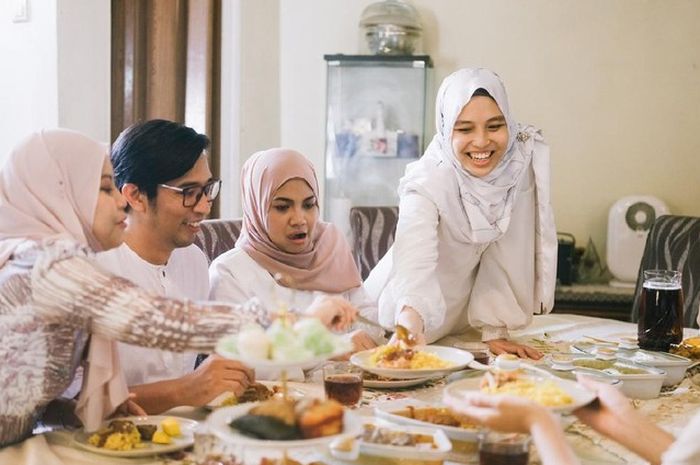 Bikin Suasana Kumpul Keluarga Lebih Hangat, Begini Tips Dekorasi Meja