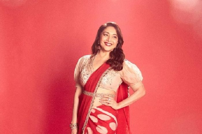 Artis Bollywood Madhuri Dixit Dibully Warganet karena Dinilai Terlalu  Sering Suntik Botox, Imbas Tampak Awet Muda di Usia 56 Tahun - Semua  Halaman - Nakita